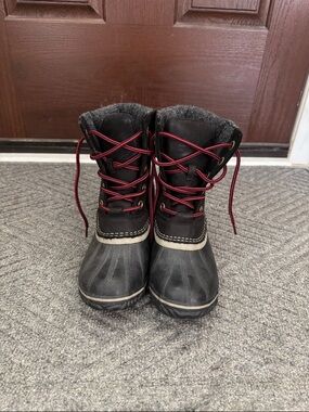 Sorel Black Winter Boots with Red Laces